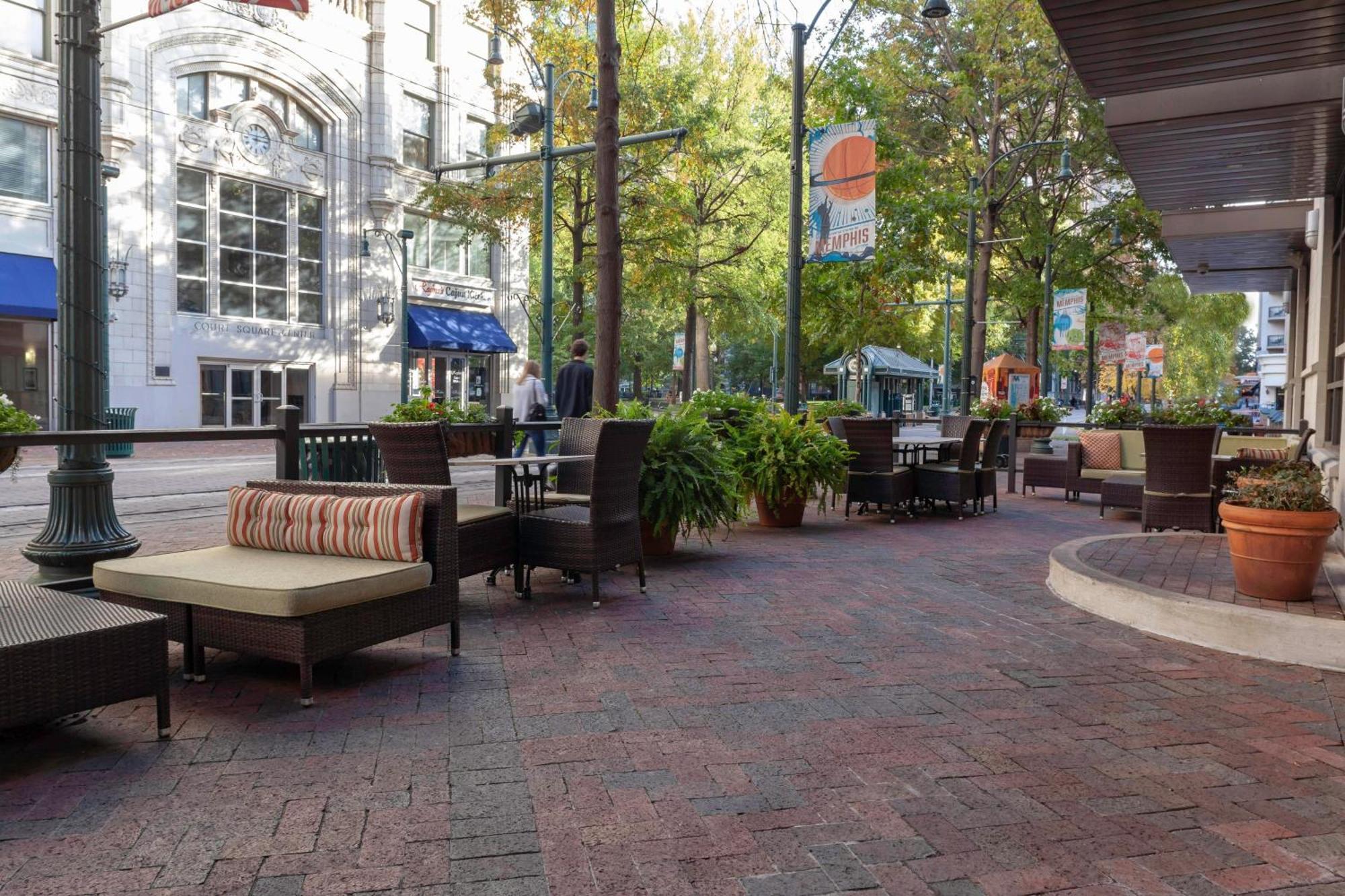 Courtyard Downtown Hotel